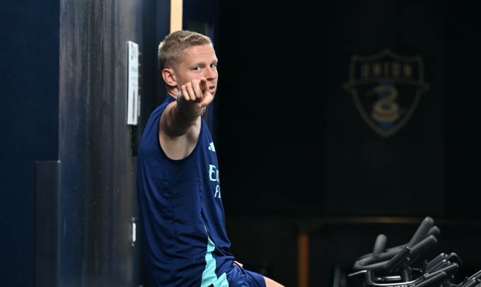 Ảnh bài viết Zinchenko cực ngầu; Nam thần xuất hiện trên sân tập Arsenal