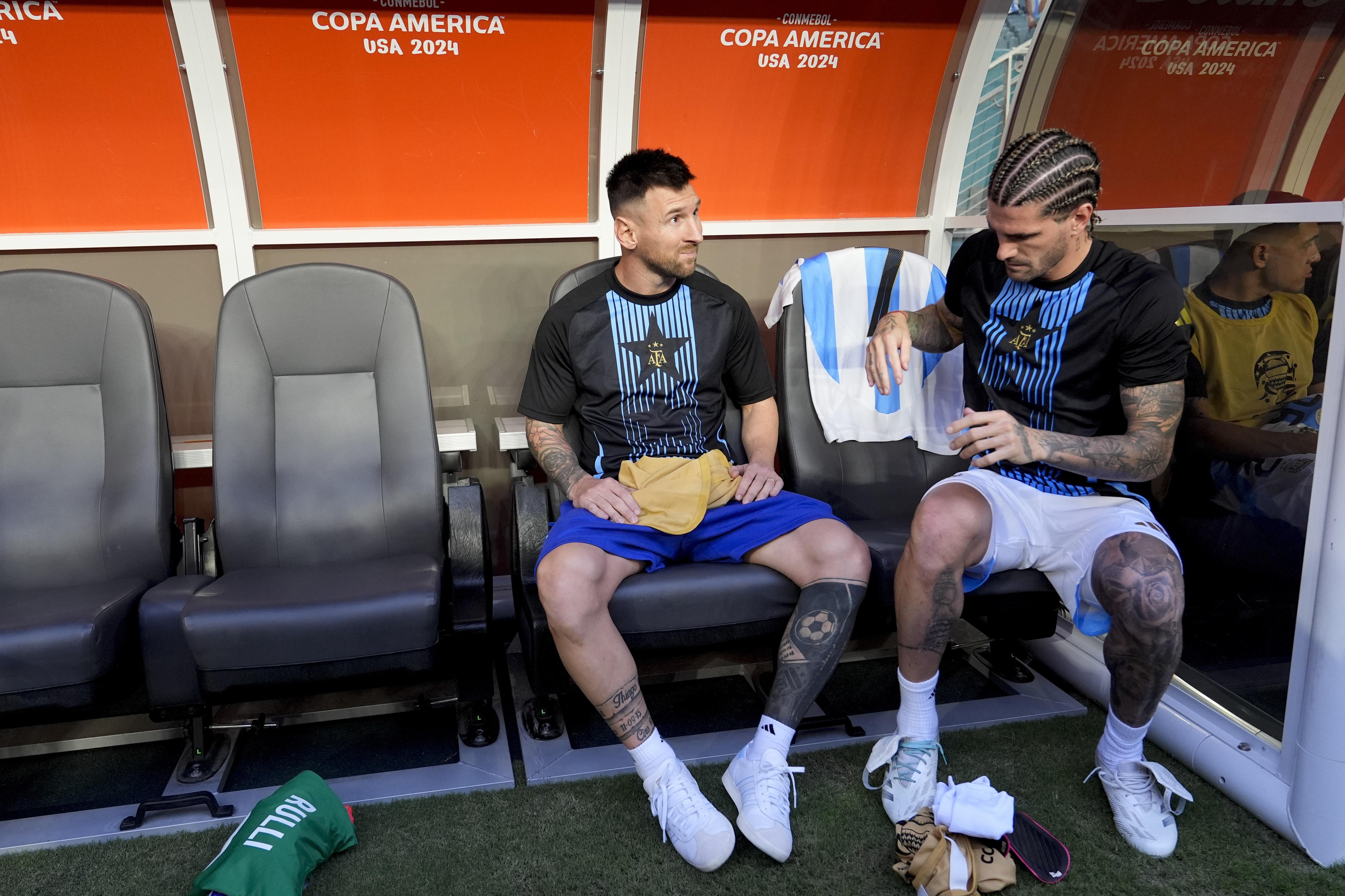 Messi gây sốt
