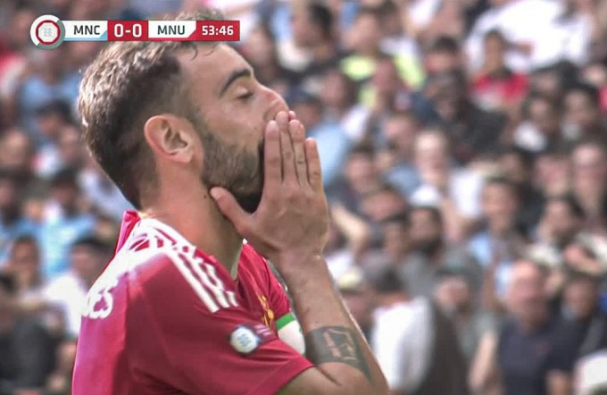 Ảnh bài viết 'Cú sút quá đẹp mắt của Fernandes. Phản ứng đã nói lên tất cả'