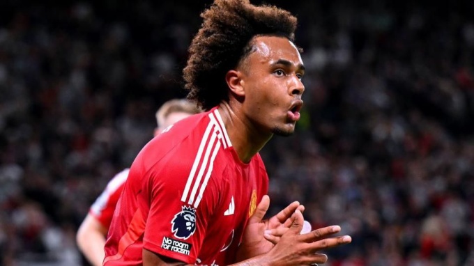 Tuyệt vời Joshua Zirkzee