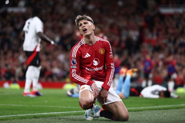 Phản ứng của Rashford khi Garnacho bỏ lỡ cơ hội ngon ăn