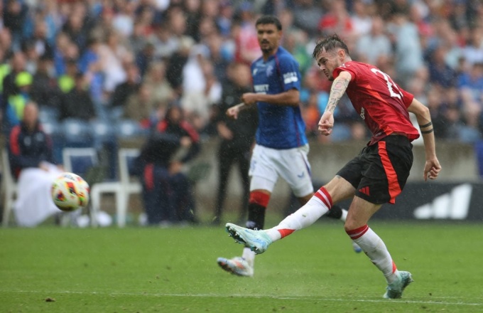 Thảm họa sao trẻ Man Utd với 3/6 đường chuyền trong 90 phút