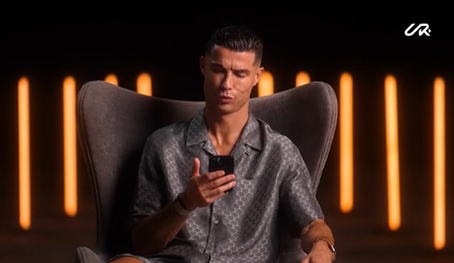 Số tiền khủng Ronaldo kiếm được từ YouTube