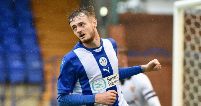 Joe Hugill ghi bàn ngay khi rời Man Utd