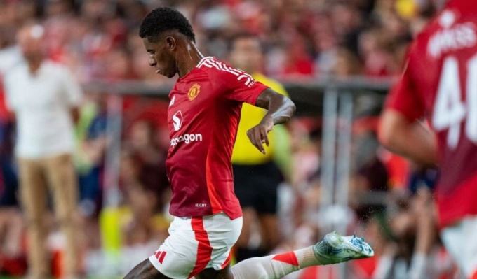 Ảnh bài viết Ngôi sao M.U rê bóng 100%, thắng tranh chấp 100% trước Liverpool