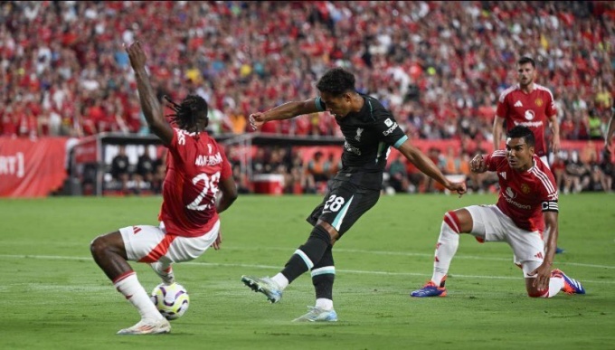 Liverpool thắng M.U 3 bàn không gỡ.