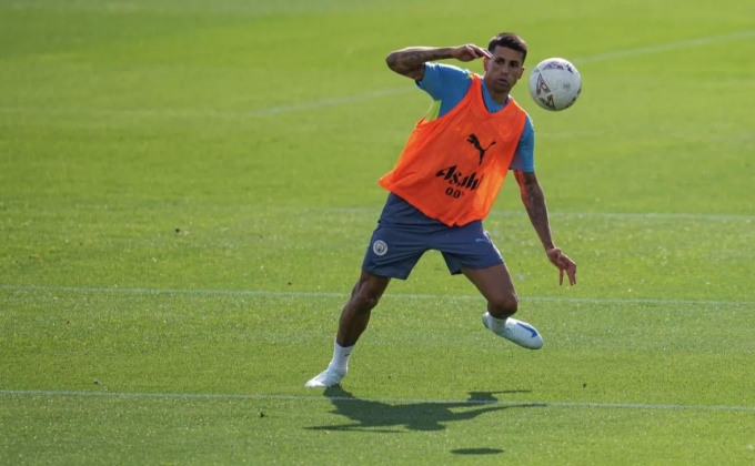 Joao Cancelo đã trở lại Man City, tương lai bất ổn