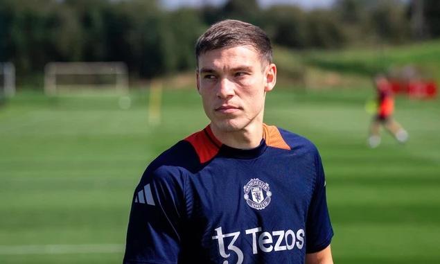 Ảnh bài viết Ugarte khiến Man Utd 'đứng ngồi không yên'