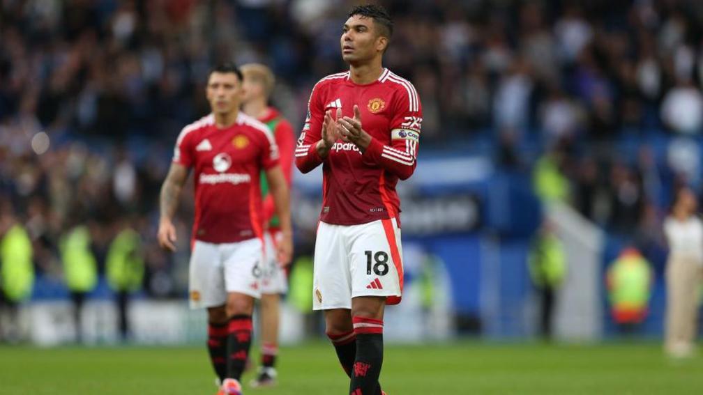 Đá cặp với Ugarte, Casemiro 'như rồng, như hổ'