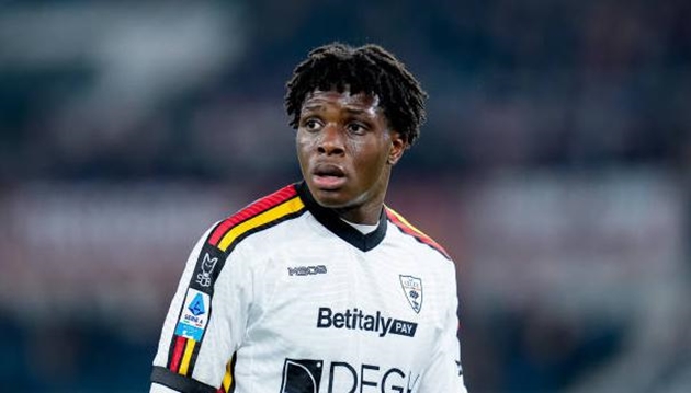 Ảnh bài viết Tân binh đầu tiên đang trên đường tới Old Trafford