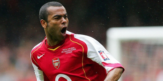 'Arsenal đã không tôn trọng tôi nên tôi tới Chelsea'