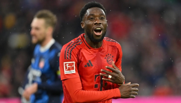 Ngã rẽ cho Davies: Động thái của Bayern, MU lẫn Real Madrid
