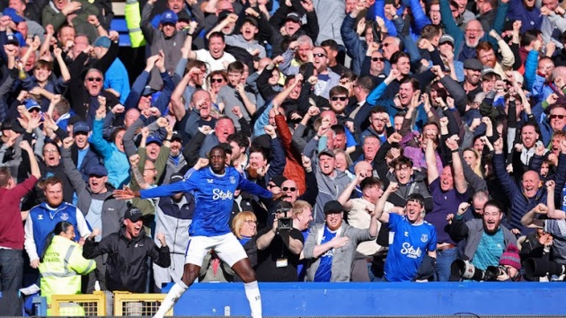Xác nhận! Kẻ hạ sát MU suýt rời Everton, Moyes ngăn cản