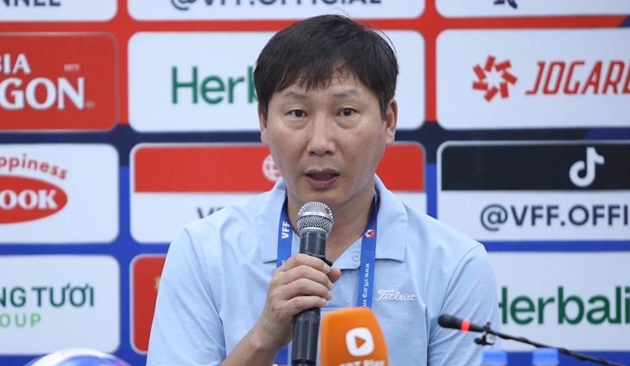 HLV Kim Sang-sik nói thẳng sức mạnh tuyển Lào