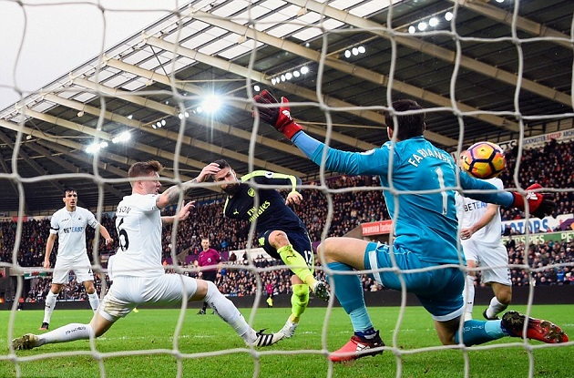 5 điểm nhấn Swansea 0-4 Arsenal: Vừa thắng vừa lo - Bóng Đá