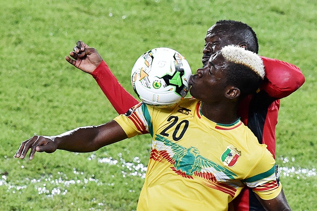 Uganda và Mali bất phân thắng bại trong trận thủy chiến - Bóng Đá