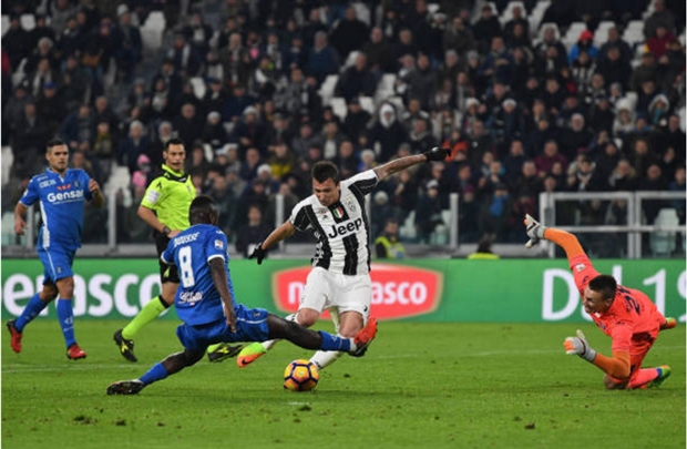 Sau vòng 26 Serie A: Đả bại Inter, Roma bám sát Juve như hình với bóng - Bóng Đá