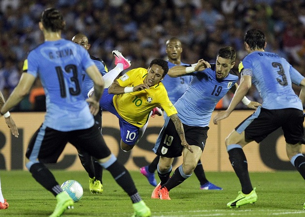 Hat-trick của Paulinho nhấn chìm Uruguay - Bóng Đá