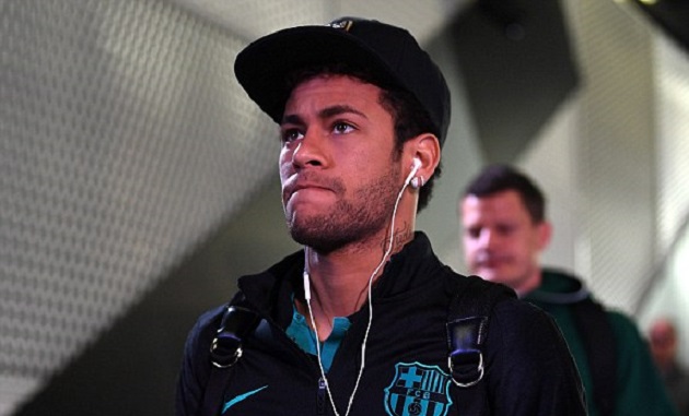 Neymar căng thẳng trước giờ bóng lăn - Bóng Đá