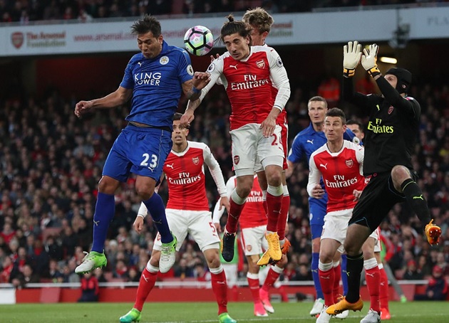Monreal tiếp tục tỏa sáng giúp Arsenal sáng cửa top 4 - Bóng Đá