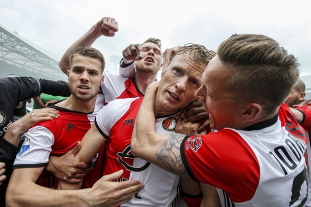Feyenoord diễu hành mừng chức vô địch sau 18 năm - Bóng Đá