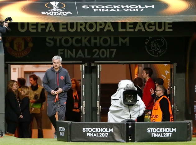 Hậu khủng bố, Mourinho và các học trò căng thẳng ở Stockholm - Bóng Đá