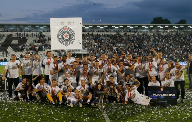 Bạo loạn nổ ra trong ngày Partizan Belgrade nâng cúp quốc gia - Bóng Đá