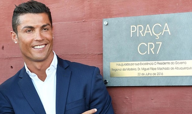 Học Ronaldo, Messi tậu khách sạn 4 sao - Bóng Đá