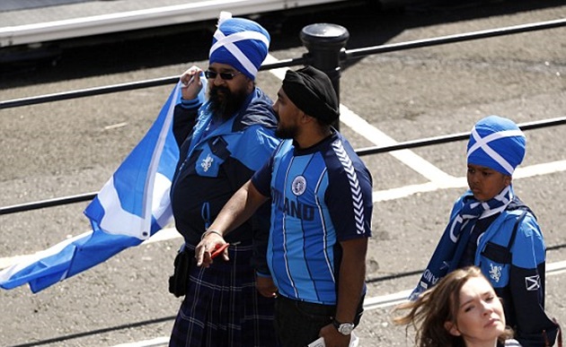 Bóng chưa lăn nhưng Scotland đã thắng vang dội - Bóng Đá