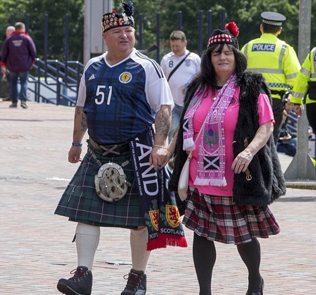 Bóng chưa lăn nhưng Scotland đã thắng vang dội - Bóng Đá