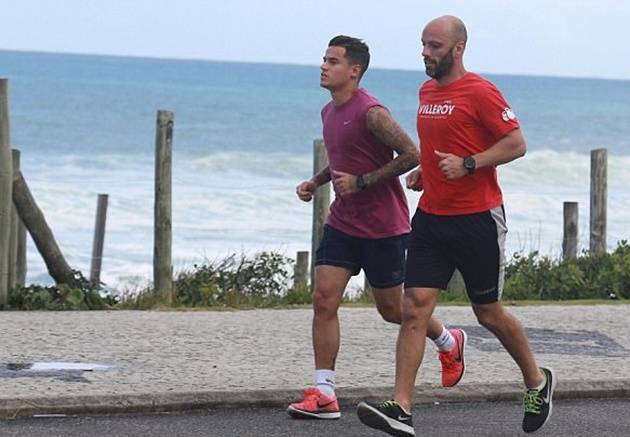 Philippe Coutinho đu xà ấn tượng tại quê nhà - Bóng Đá