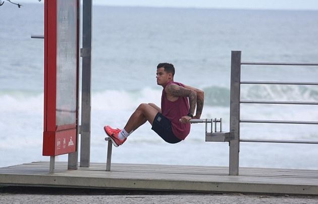 Philippe Coutinho đu xà ấn tượng tại quê nhà - Bóng Đá