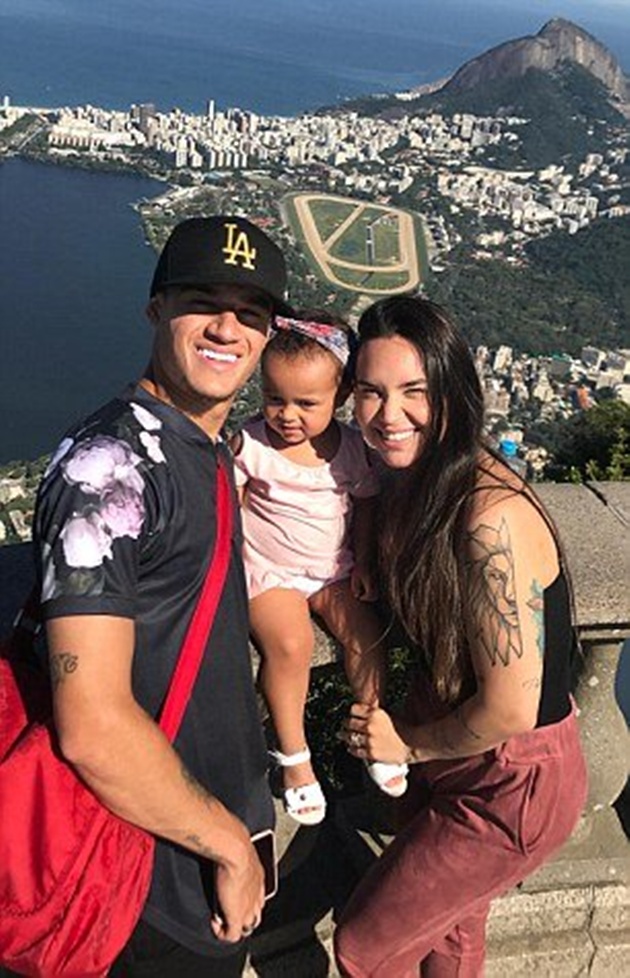 Philippe Coutinho đu xà ấn tượng tại quê nhà - Bóng Đá