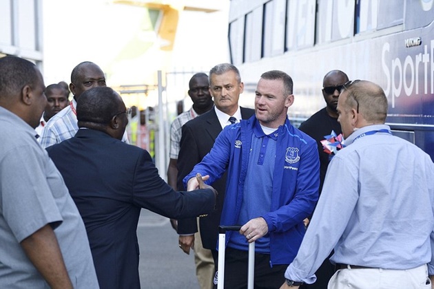 Đến Tanzania, Everton được đón tiếp như những người hùng - Bóng Đá