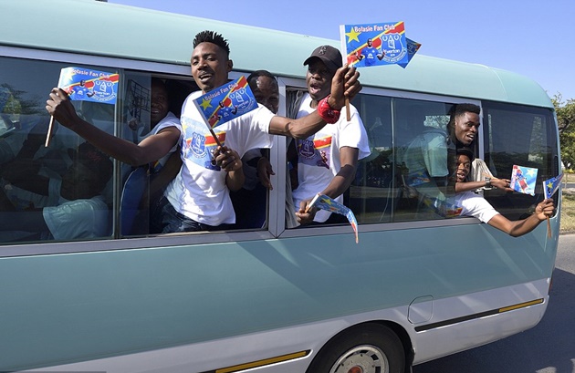 Đến Tanzania, Everton được đón tiếp như những người hùng - Bóng Đá
