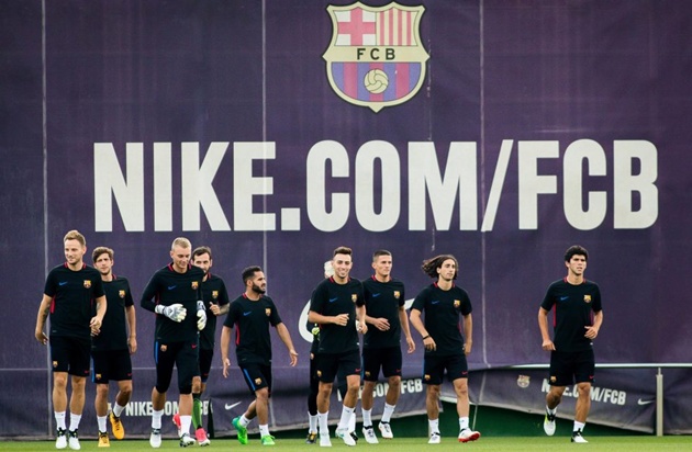 Barca hội quân, sao lớn vẫn vắng mặt - Bóng Đá