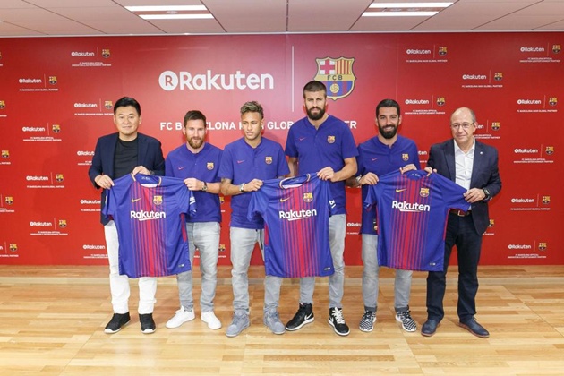 Barca hội quân, sao lớn vẫn vắng mặt - Bóng Đá