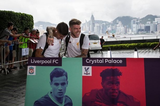 Vừa đặt chân đến Hong Kong, Liverpool đã được fan đón tiếp hùng hậu - Bóng Đá