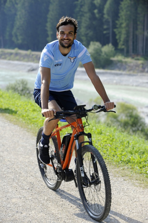 Dàn sao Lazio đạp xe rèn thể lực - Bóng Đá