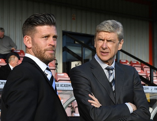 Wenger bất ngờ đi