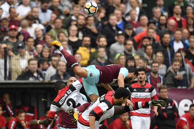 Chicharito ghi bàn, West Ham vẫn bị đội hạng tư nước Đức cầm hòa - Bóng Đá