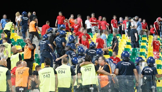 Bạo loạn dữ dội trong trận đấu giữa Aberdeen và Apollon Limassol - Bóng Đá