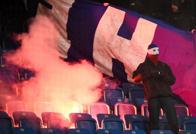 Hooligan phá nát trận đấu của Hertha Berlin - Bóng Đá