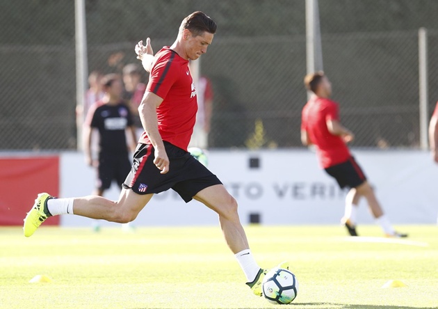Torres thể hiện vai trò đầu tàu trên sân tập - Bóng Đá