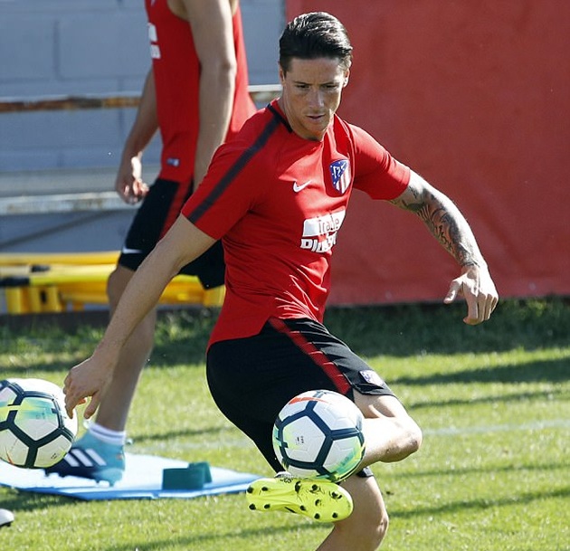 Torres thể hiện vai trò đầu tàu trên sân tập - Bóng Đá