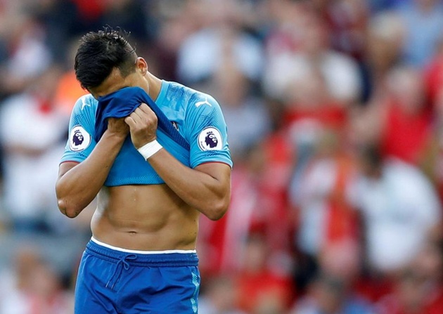 Gác lại tin đồn chuyển nhượng, Alexis Sanchez cháy hết mình khi lên tuyển - Bóng Đá