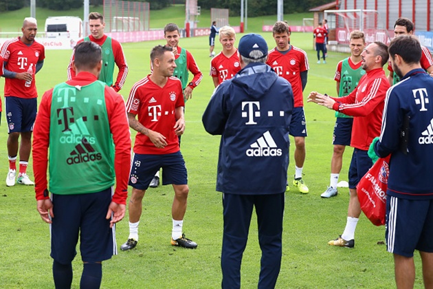 Boateng căng thẳng nghe chỉ đạo của Ancelotti - Bóng Đá
