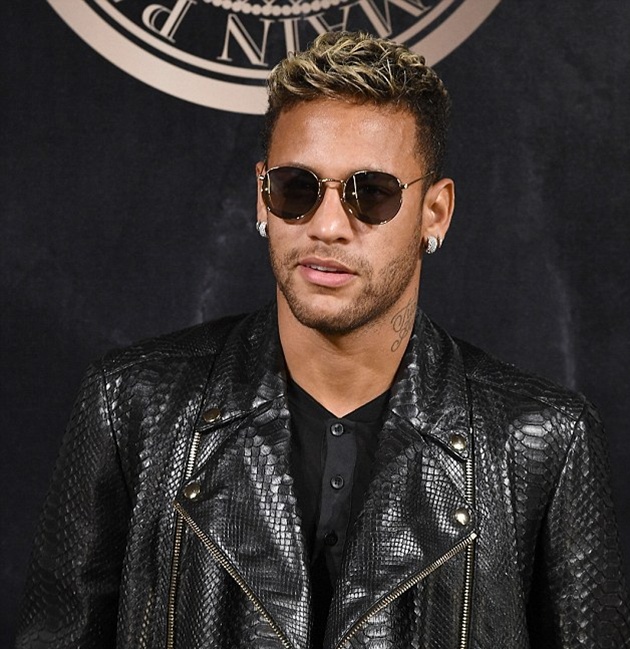 Chán bóng đá, Neymar thử sức trên sàn catwalk - Bóng Đá