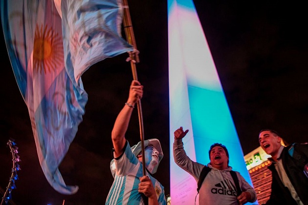 Dân Argentina mở hội sau lần 