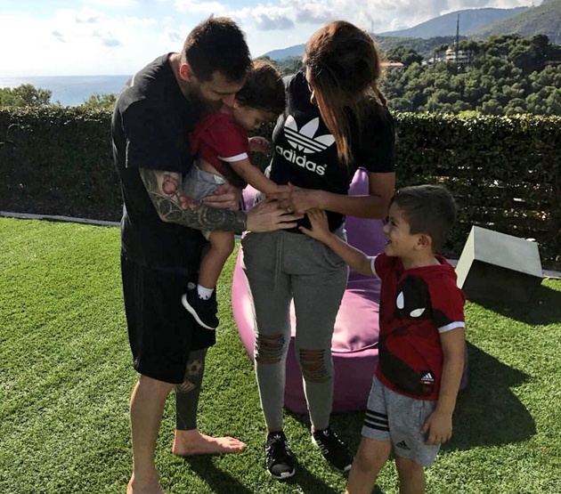 GIa đình Messi sắp đón chào thành viên mới - Bóng Đá